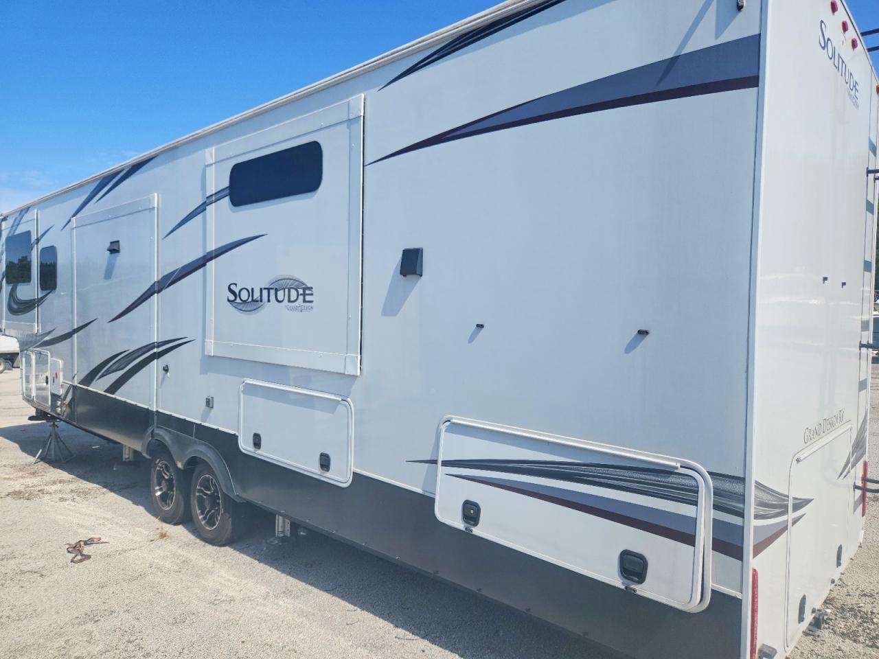 573FS432XPAA13055 · 2023 GRAND DESIGN SOLITUDE FIFTH WHEEL · 3/10