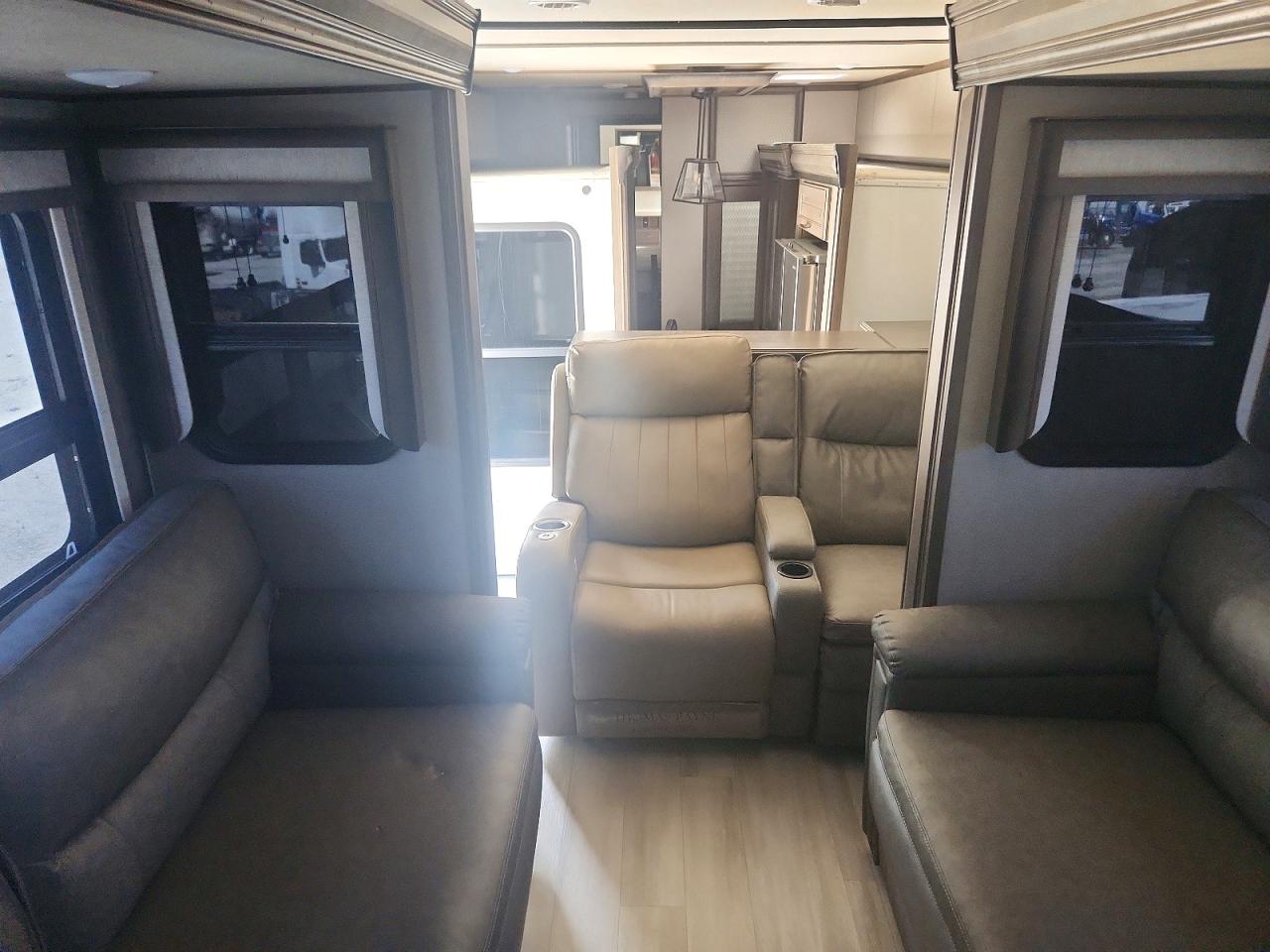573FS432XPAA13055 · 2023 GRAND DESIGN SOLITUDE FIFTH WHEEL · 5/10
