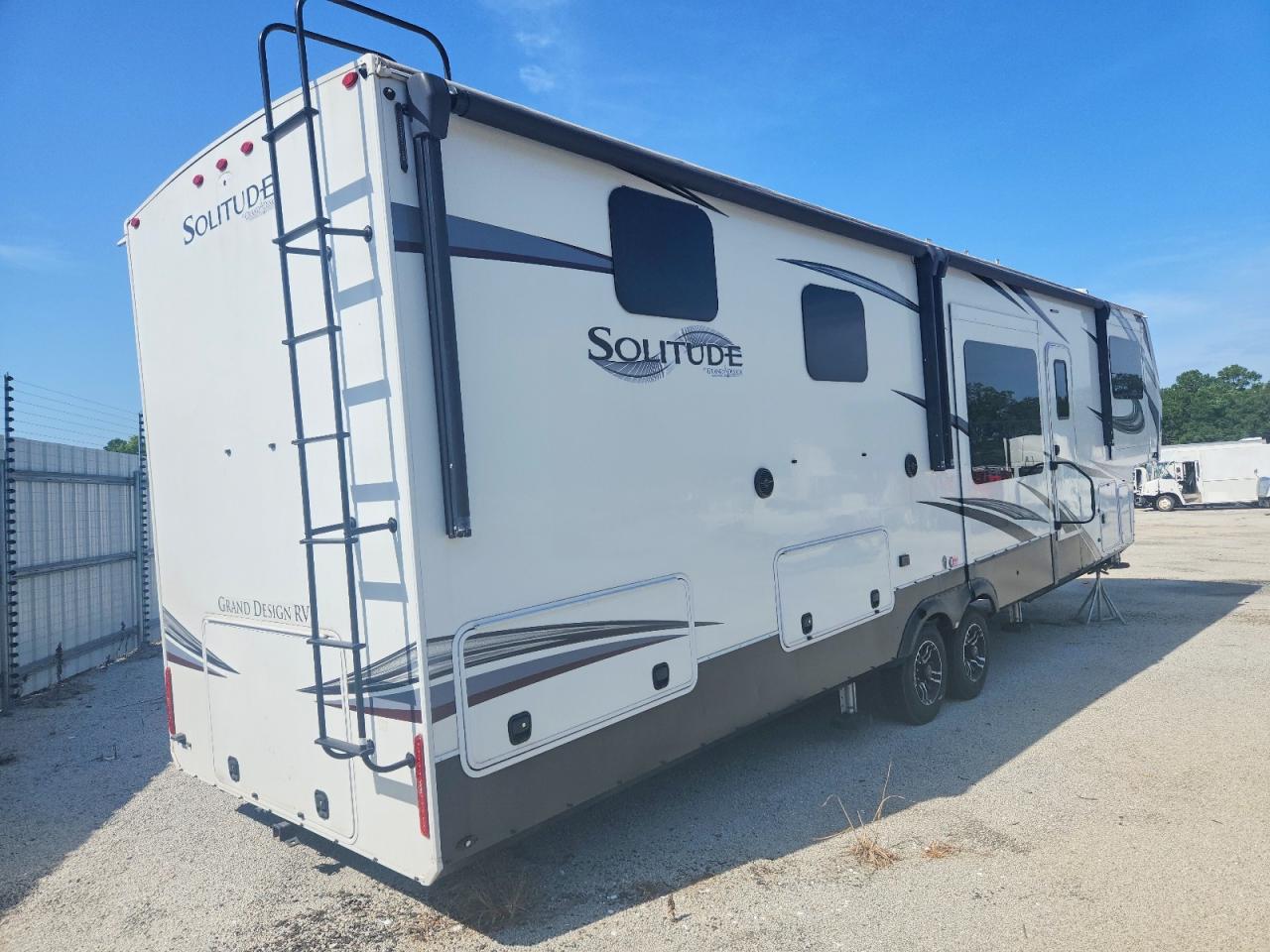 573FS432XPAA13055 · 2023 GRAND DESIGN SOLITUDE FIFTH WHEEL · 4/10
