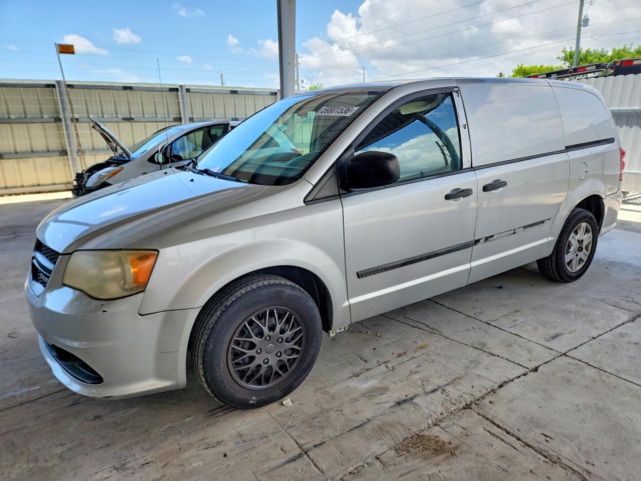2C4RDGAG2CR272608 · 2012 DODGE RAM VAN