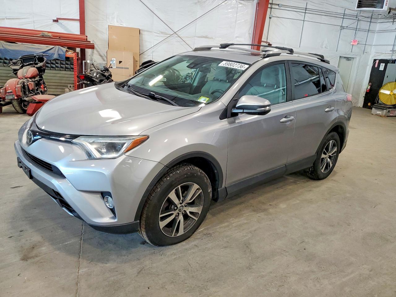 2T3RFREV2HW687228 · 2017 TOYOTA RAV4