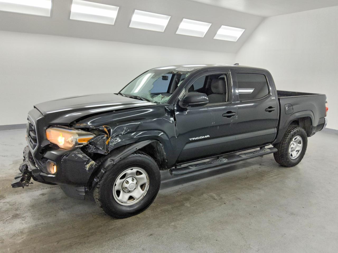 5TFAX5GN4JX129124 · 2018 TOYOTA TACOMA