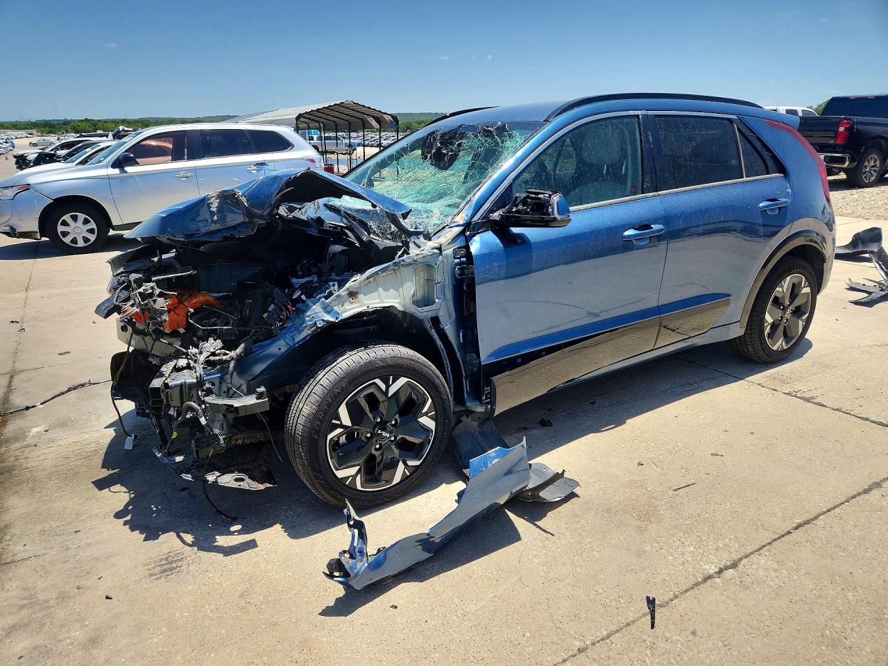 KNDCR3L13P5030552 · 2023 KIA NIRO
