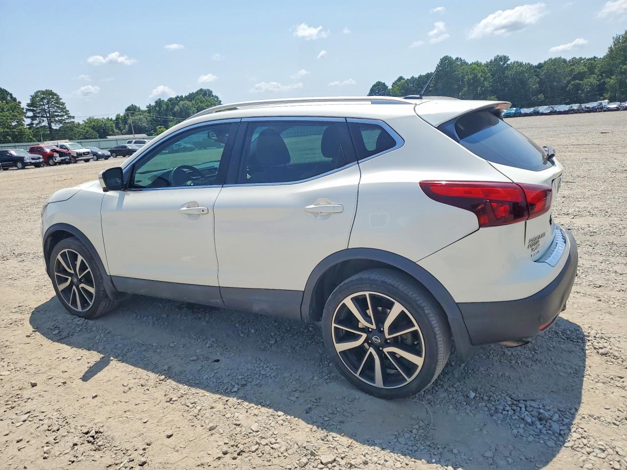 JN1BJ1CP7KW527119 · 2019 NISSAN ROGUE SPORT · 2/13
