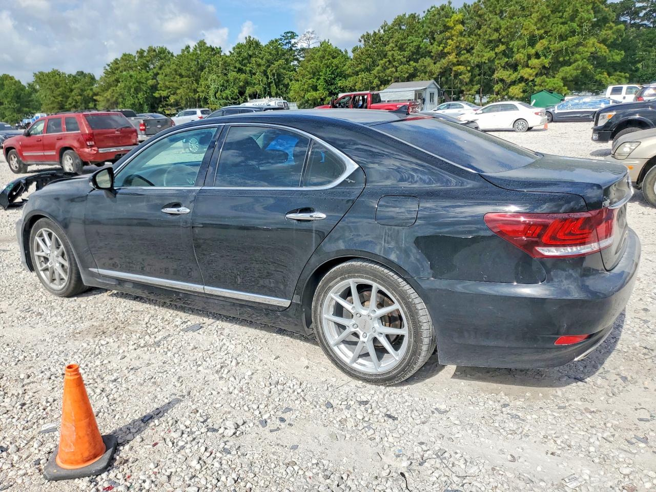 JTHBL5EF8D5119836 · 2013 LEXUS LS · 2/12