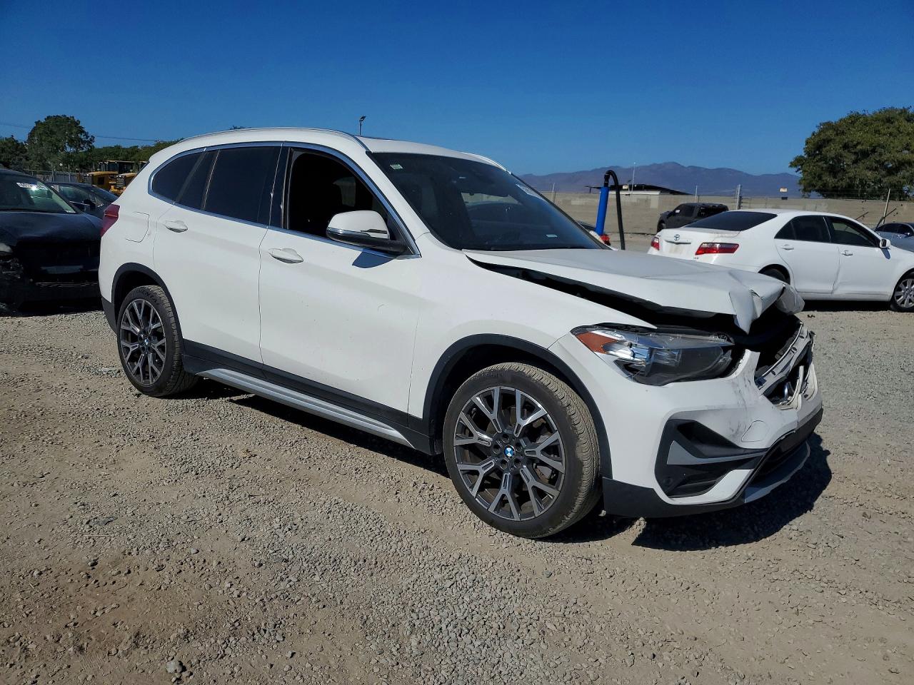 WBXJG7C00M5S27916 · 2021 BMW X1 · 4/13