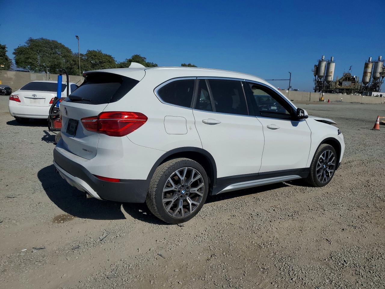 WBXJG7C00M5S27916 · 2021 BMW X1 · 3/13