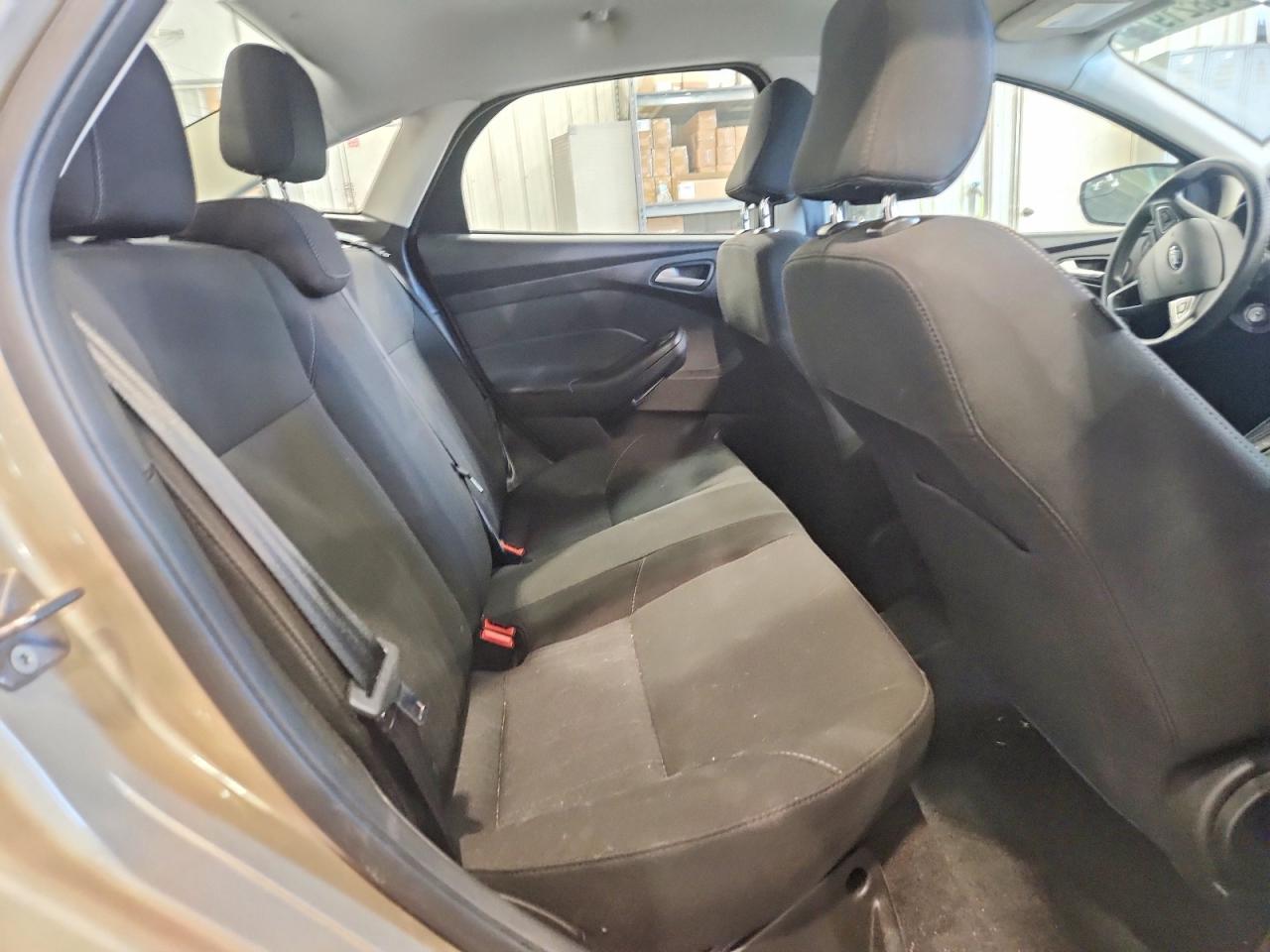 1FADP3F2XHL320093 · 2017 FORD FOCUS · 10/12