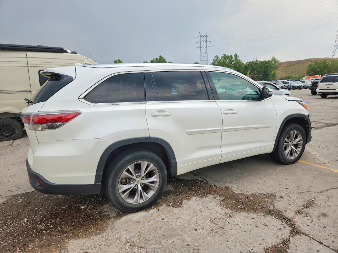 5TDKKRFH8FS113284 · 2015 TOYOTA HIGHLANDER · 3/13