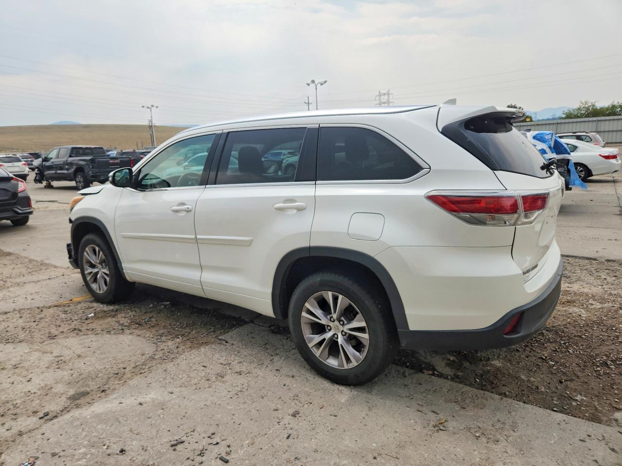 5TDKKRFH8FS113284 · 2015 TOYOTA HIGHLANDER · 2/13
