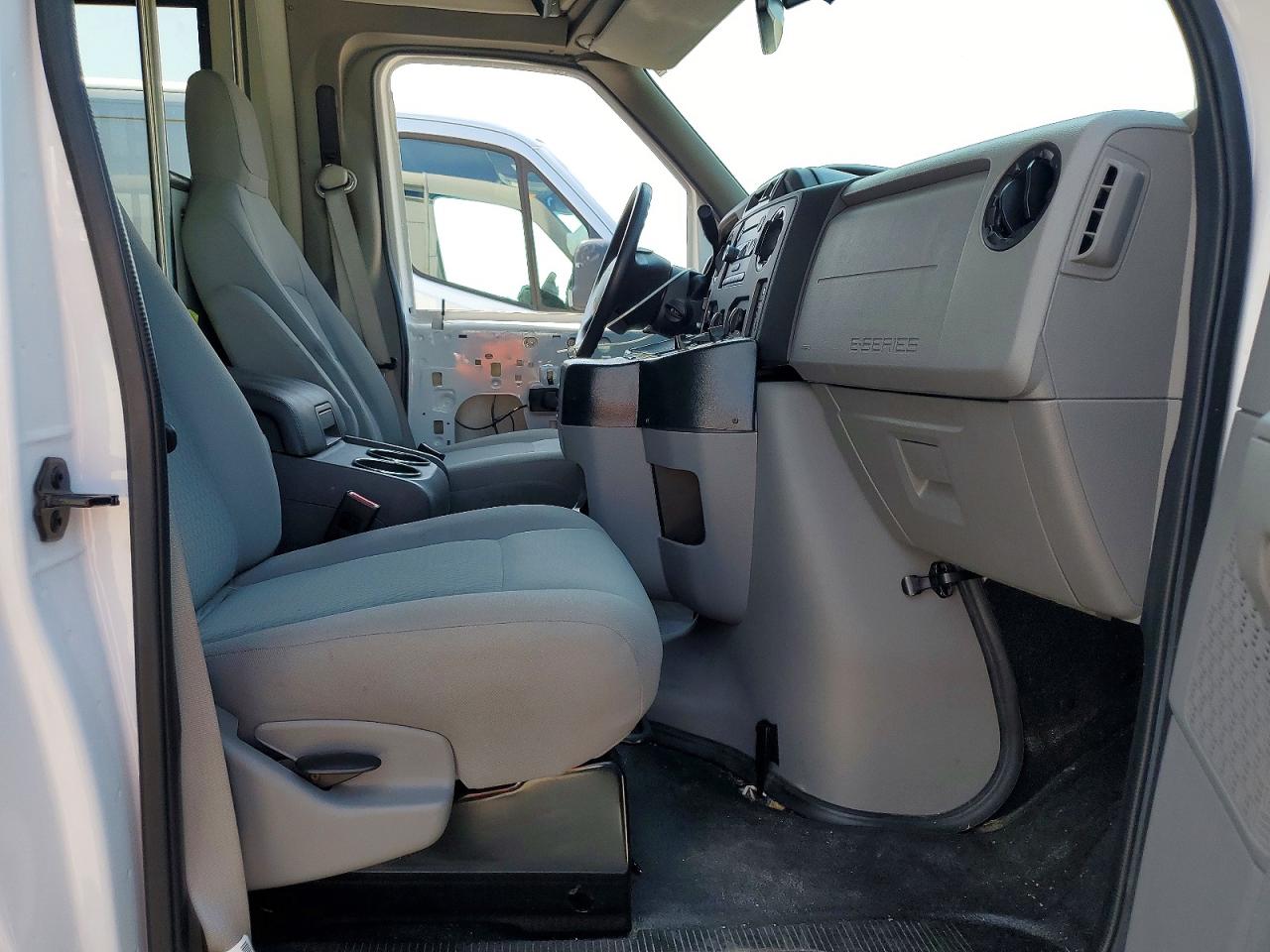 1FDWE3FS0JDC02722 · 2018 FORD ECONOLINE · 5/10