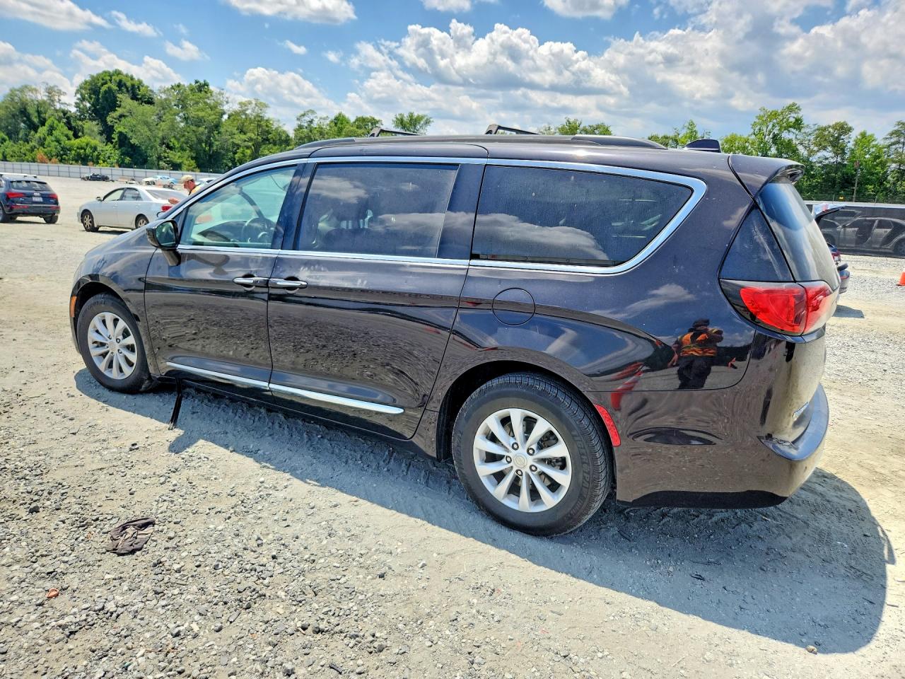 2C4RC1BG4HR543321 · 2017 CHRYSLER PACIFICA · 2/13
