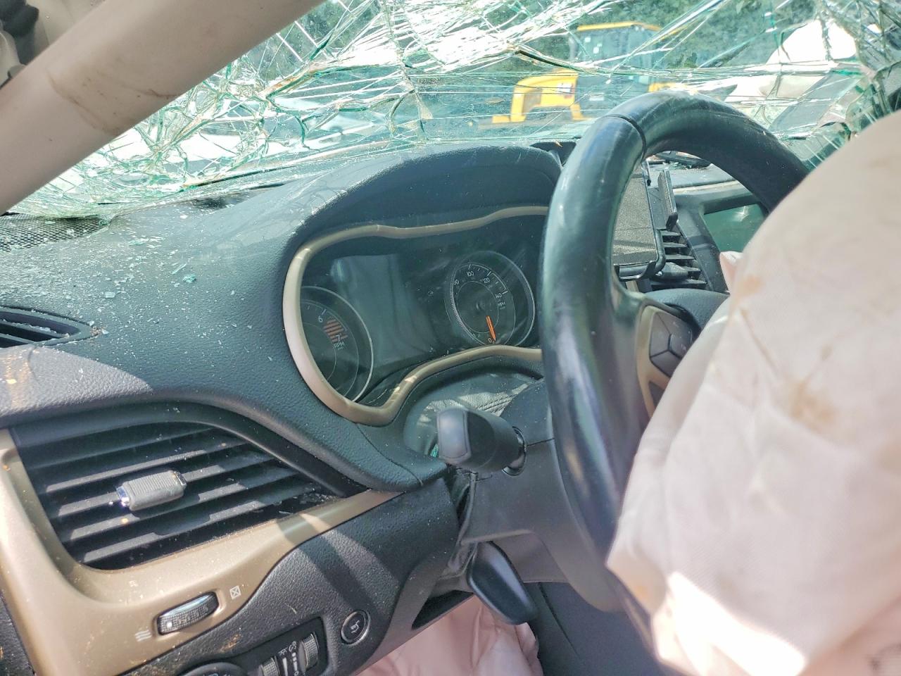 1C4PJLDB8JD621053 · 2018 JEEP CHEROKEE · 9/12