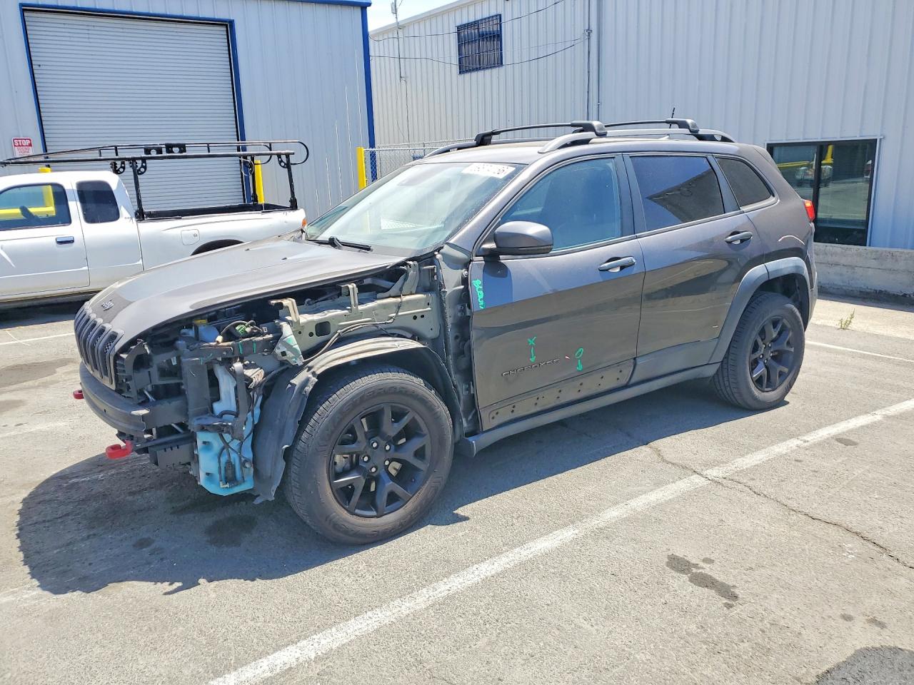 1C4PJMBS1HW649395 · 2017 JEEP CHEROKEE