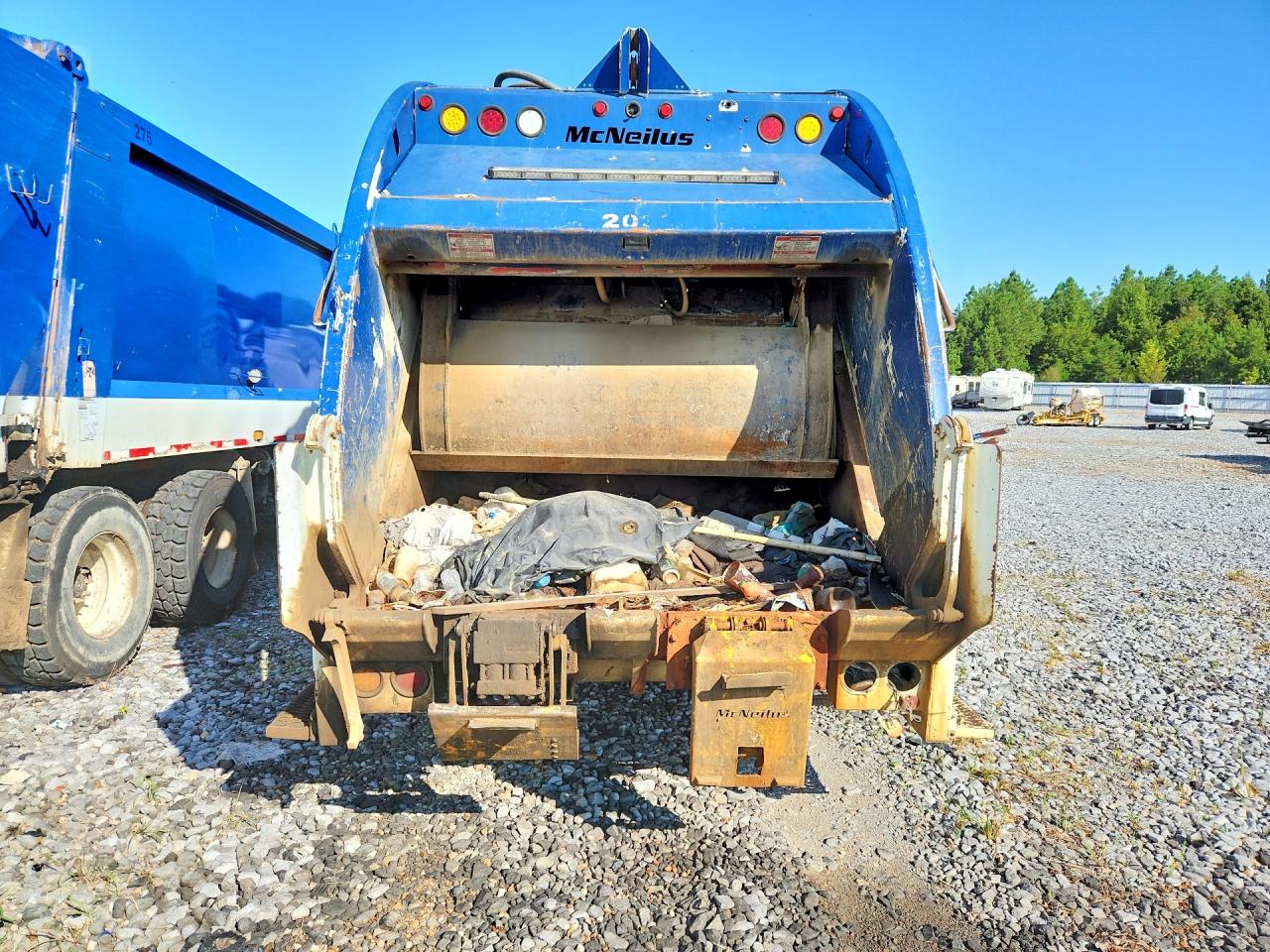 1FVHCYCY2FHGK2319 · 2015 FREIGHTLINER M2 · 6/13