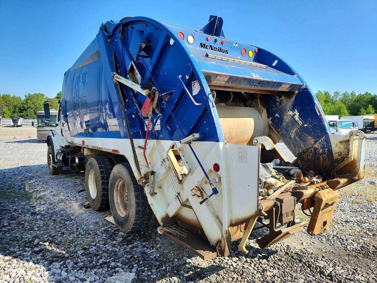 1FVHCYCY2FHGK2319 · 2015 FREIGHTLINER M2 · 2/13