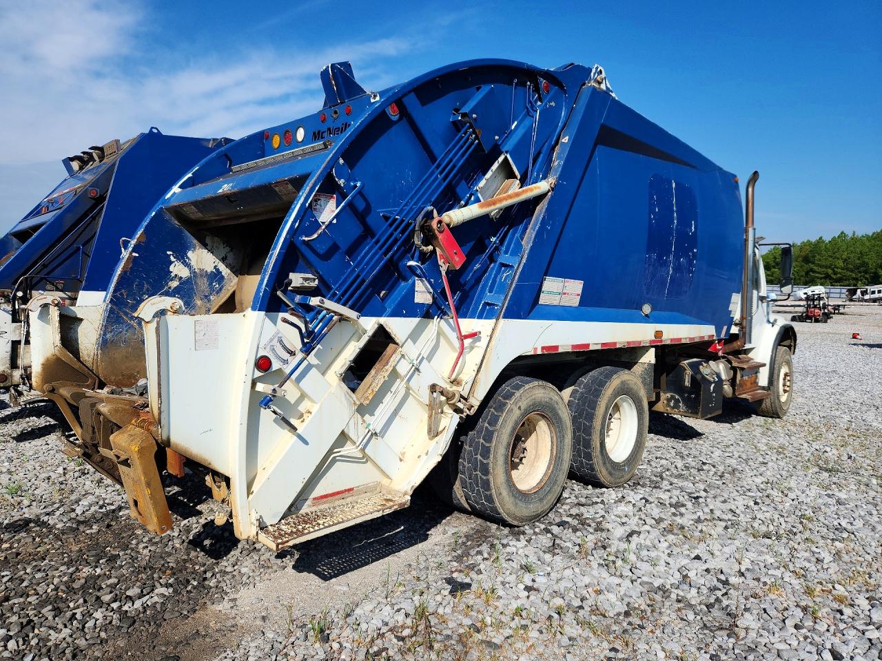1FVHCYCY2FHGK2319 · 2015 FREIGHTLINER M2 · 3/13