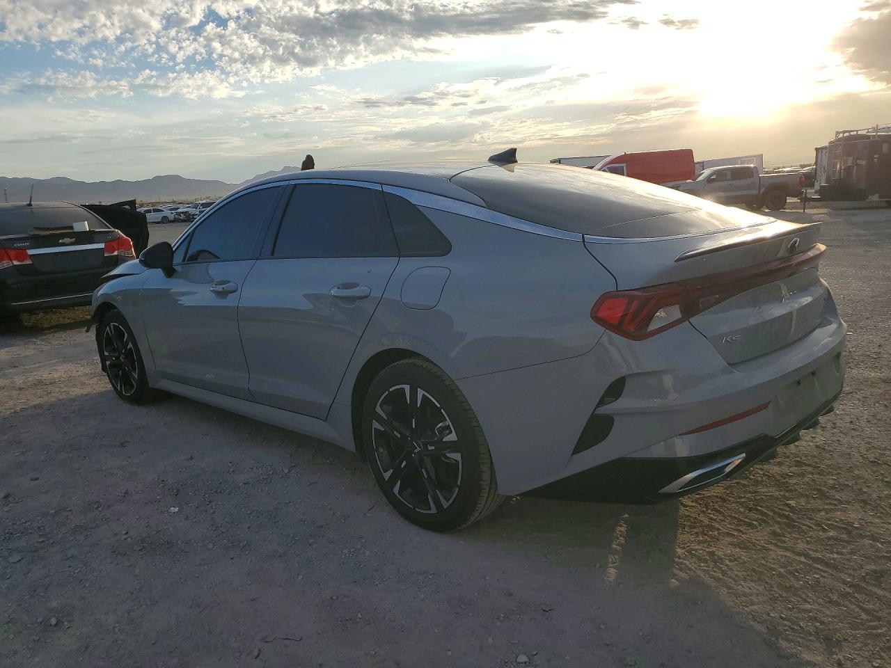 5XXG64J23MG050304 · 2021 KIA K5 · 2/13