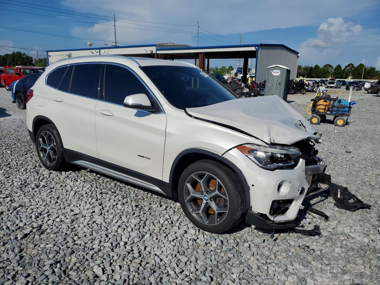 WBXHU7C30H5H34163 · 2017 BMW X1 · 4/12