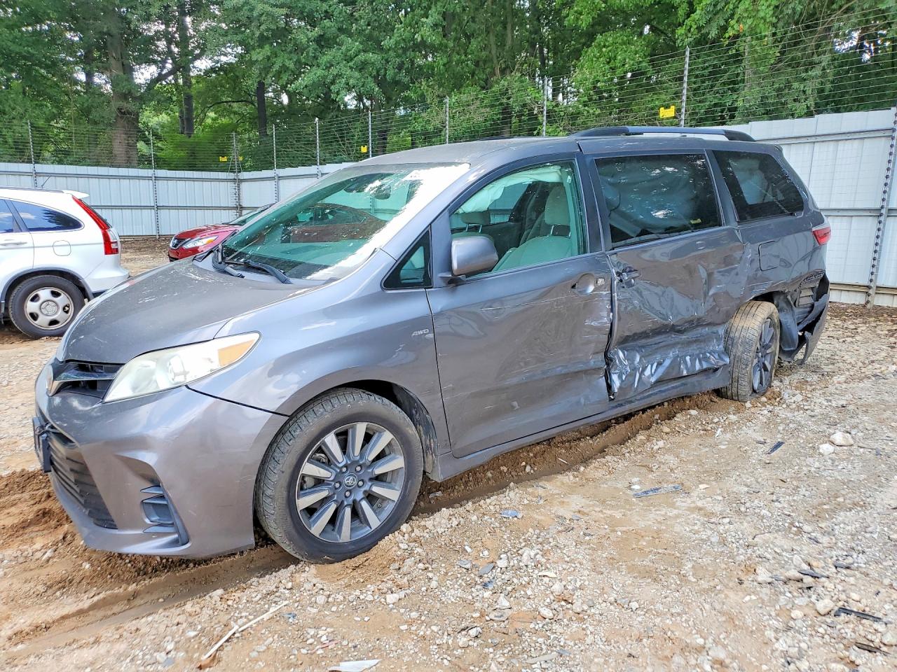 5TDJZ3DCXJS197290 · 2018 TOYOTA SIENNA