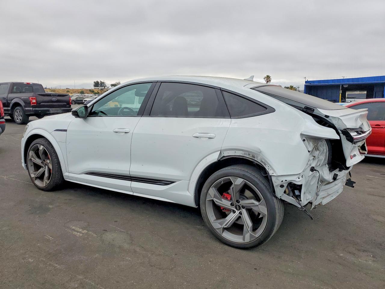 WA1BCBGE3RB045510 · 2024 AUDI SQ8 E-TRON · 2/14