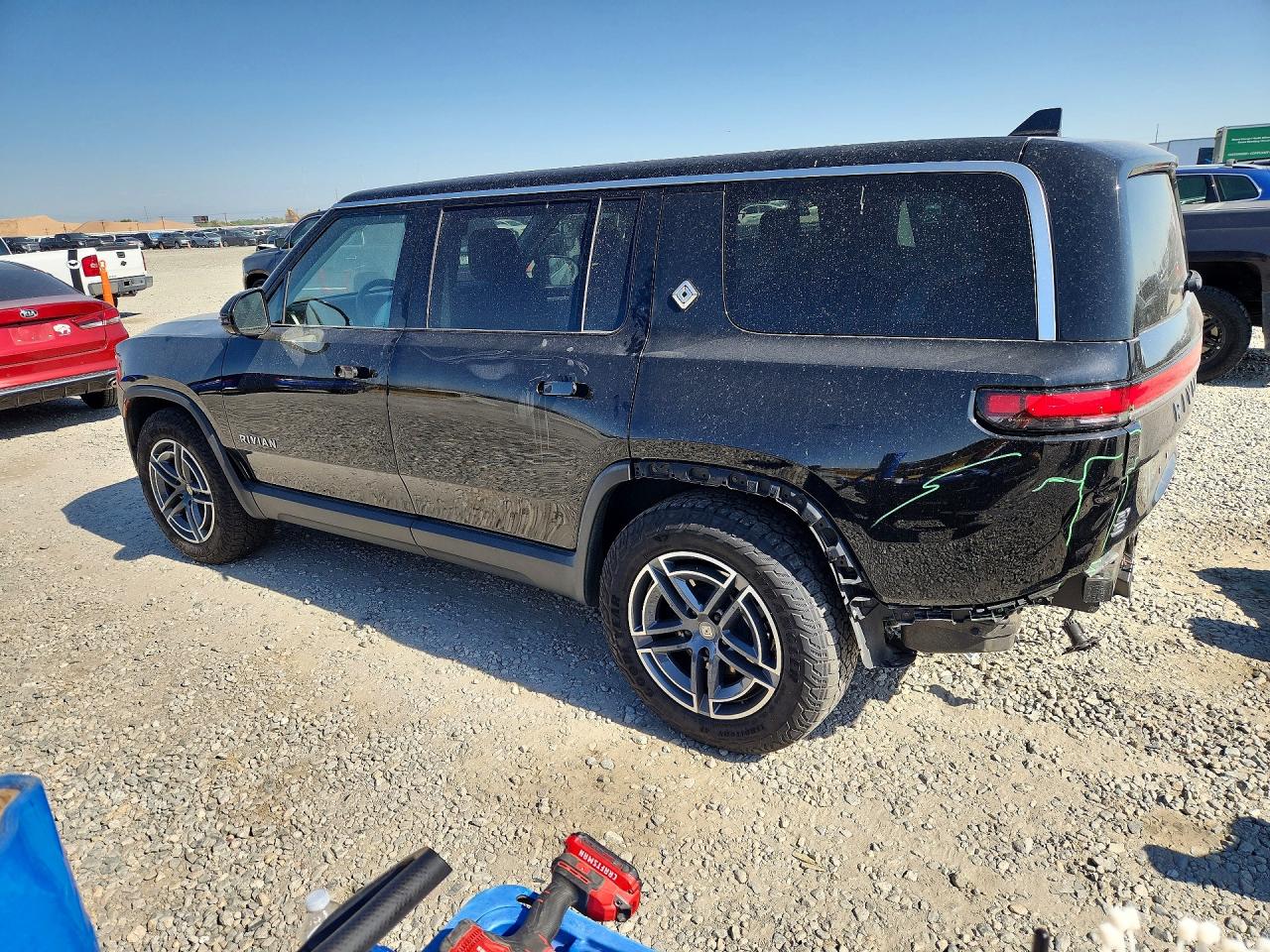7PDSGBBA8SN053548 · 2025 RIVIAN R1S · 2/14