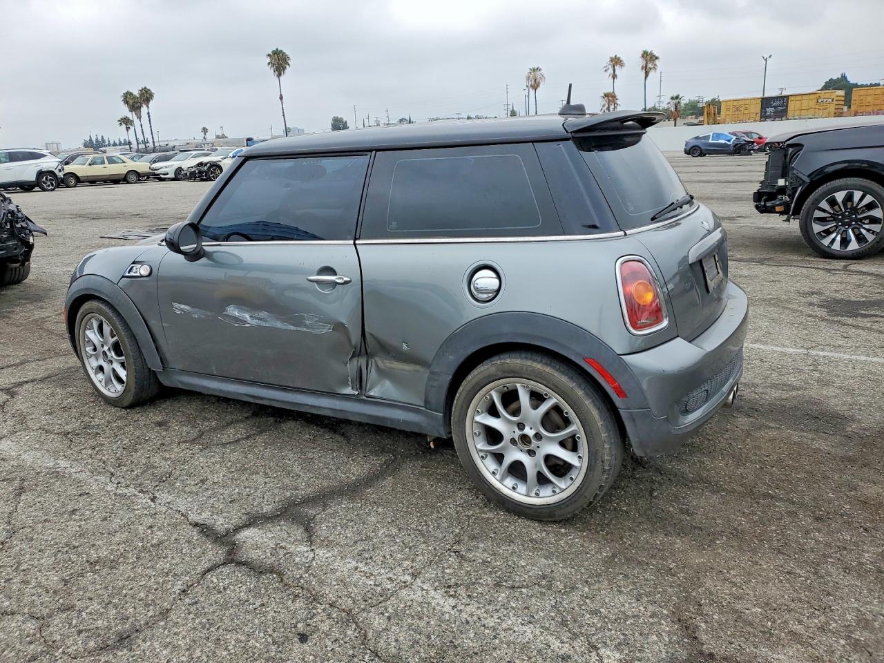 WMWMF73517TV31472 · 2007 MINI COOPER · 2/12