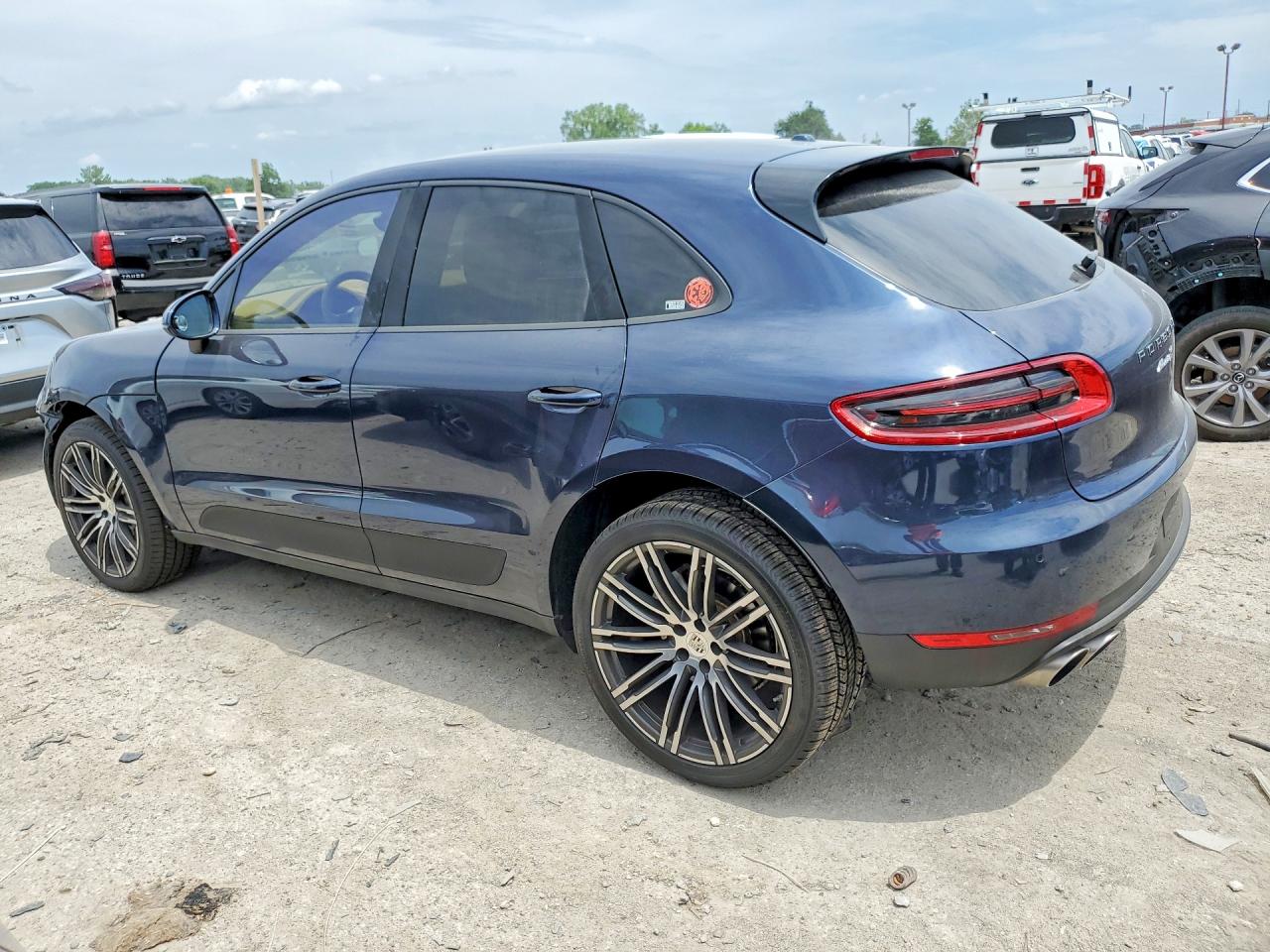 WP1AB2A52FLB52324 · 2015 PORSCHE MACAN · 2/14