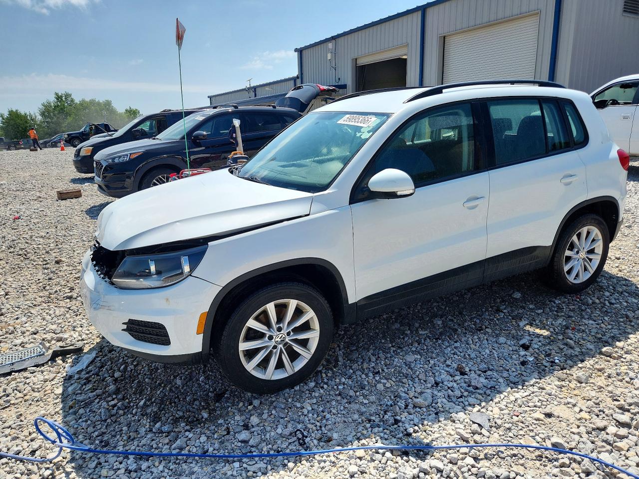 WVGBV7AX2HK048738 · 2017 VOLKSWAGEN TIGUAN