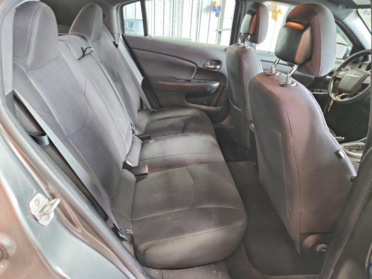 1C3CCBAB4DN669210 · 2013 CHRYSLER 200 · 10/12
