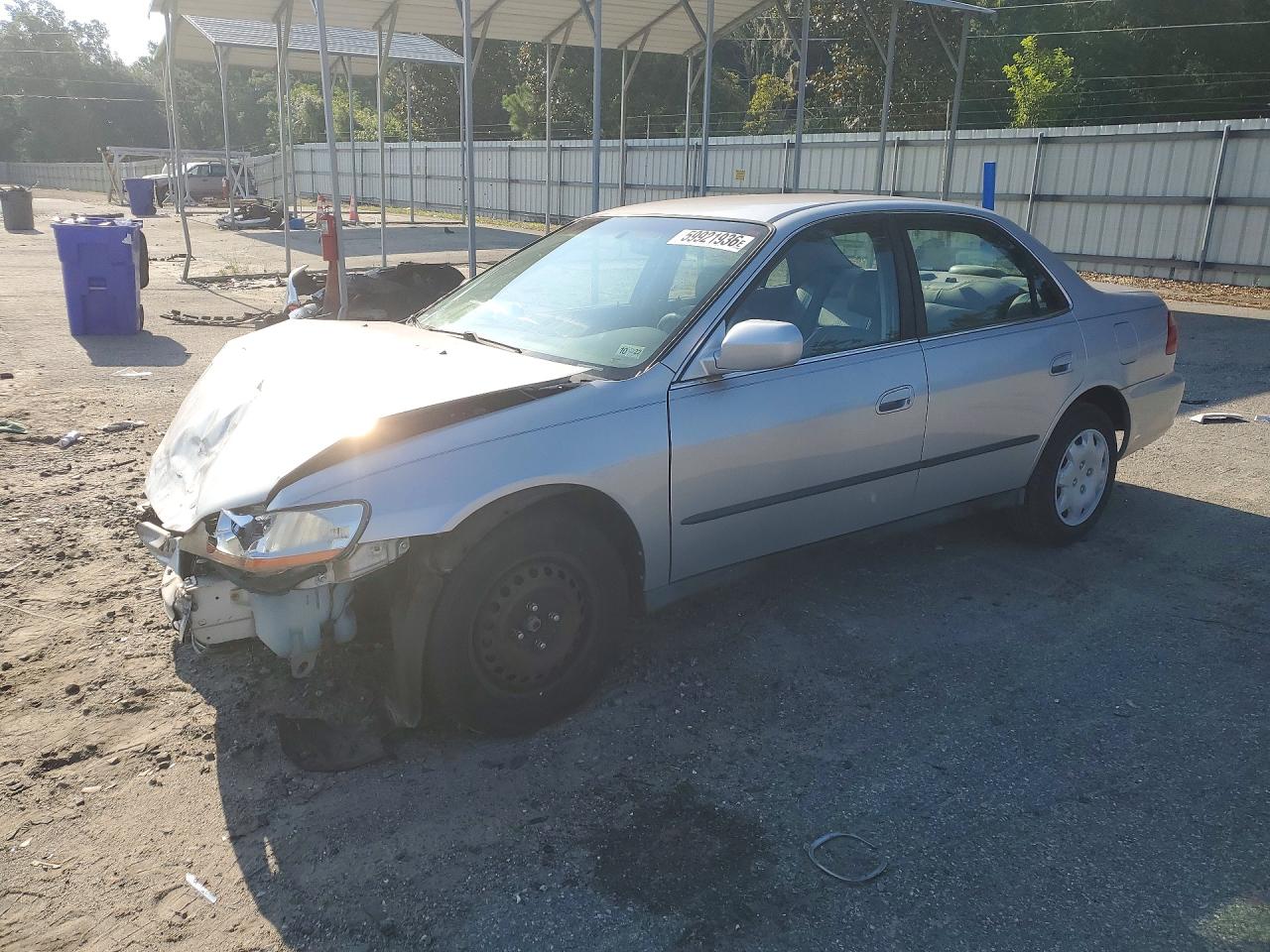 1HGCG5643YA076240 · 2000 HONDA ACCORD