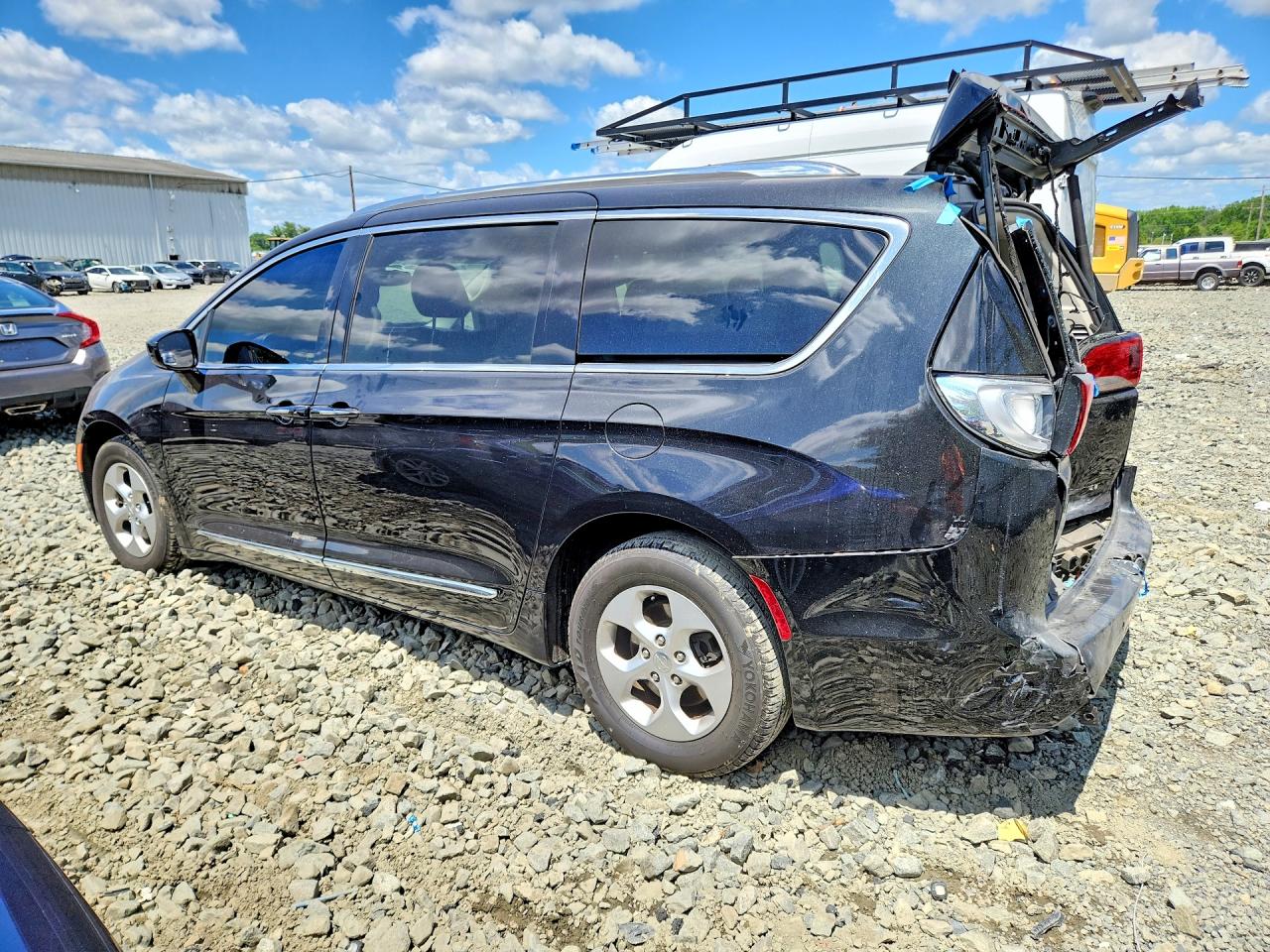2C4RC1EG9HR778020 · 2017 CHRYSLER PACIFICA · 2/13
