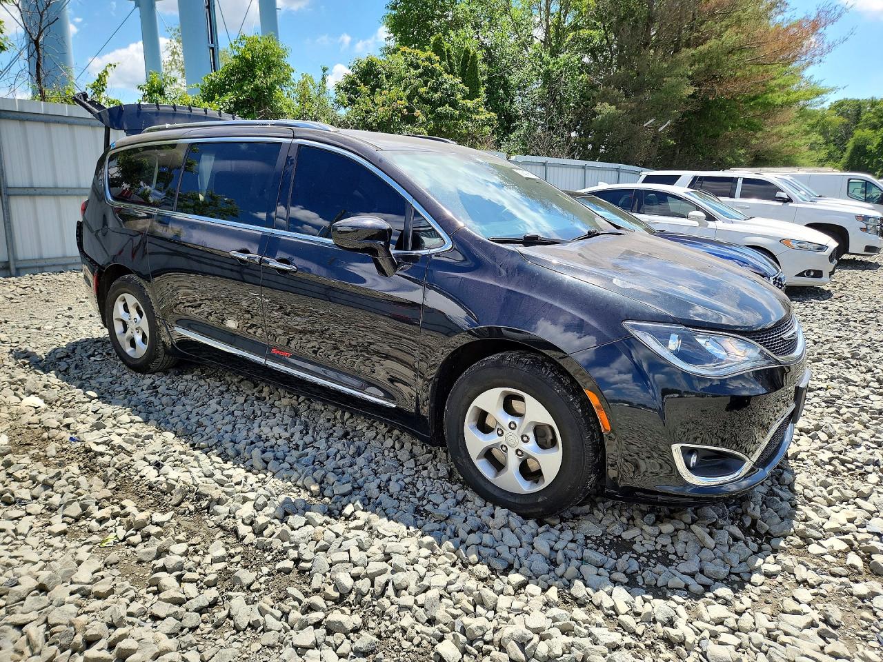 2C4RC1EG9HR778020 · 2017 CHRYSLER PACIFICA · 4/13