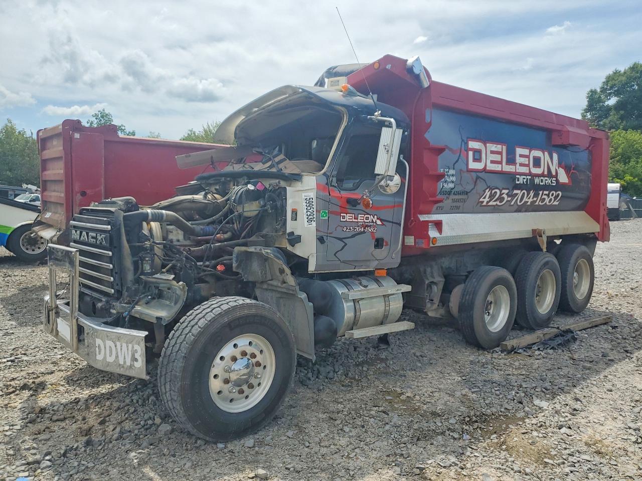 2007 MACK 700