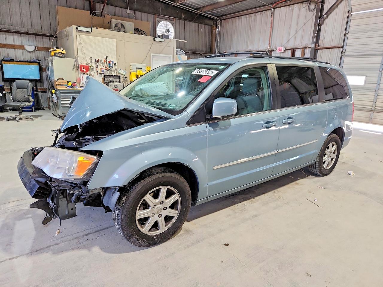 2A4RR5D17AR393882 · 2010 CHRYSLER TOWN & COUNTRY