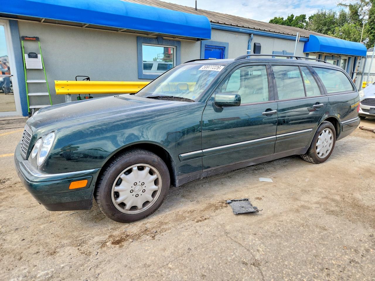 WDBJH82F7WX005501 · 1998 MERCEDES-BENZ E