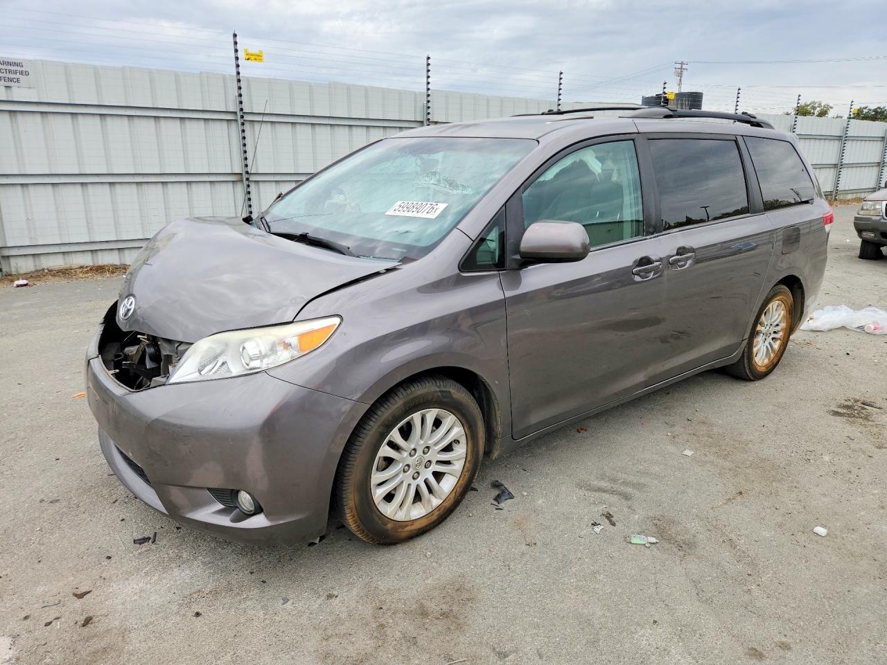 5TDYK3DC5ES468054 · 2014 TOYOTA SIENNA
