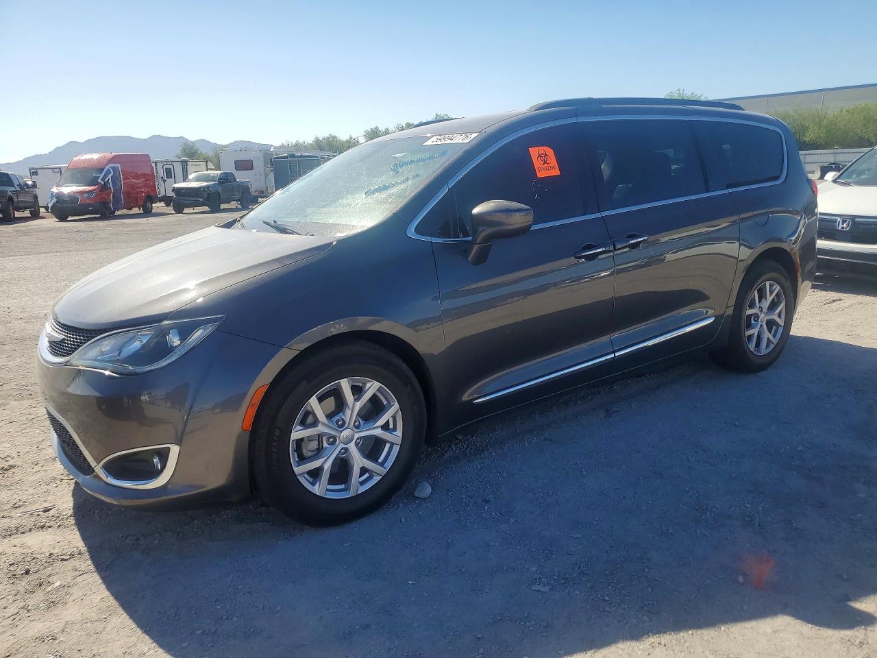 2C4RC1BG1HR823214 · 2017 CHRYSLER PACIFICA