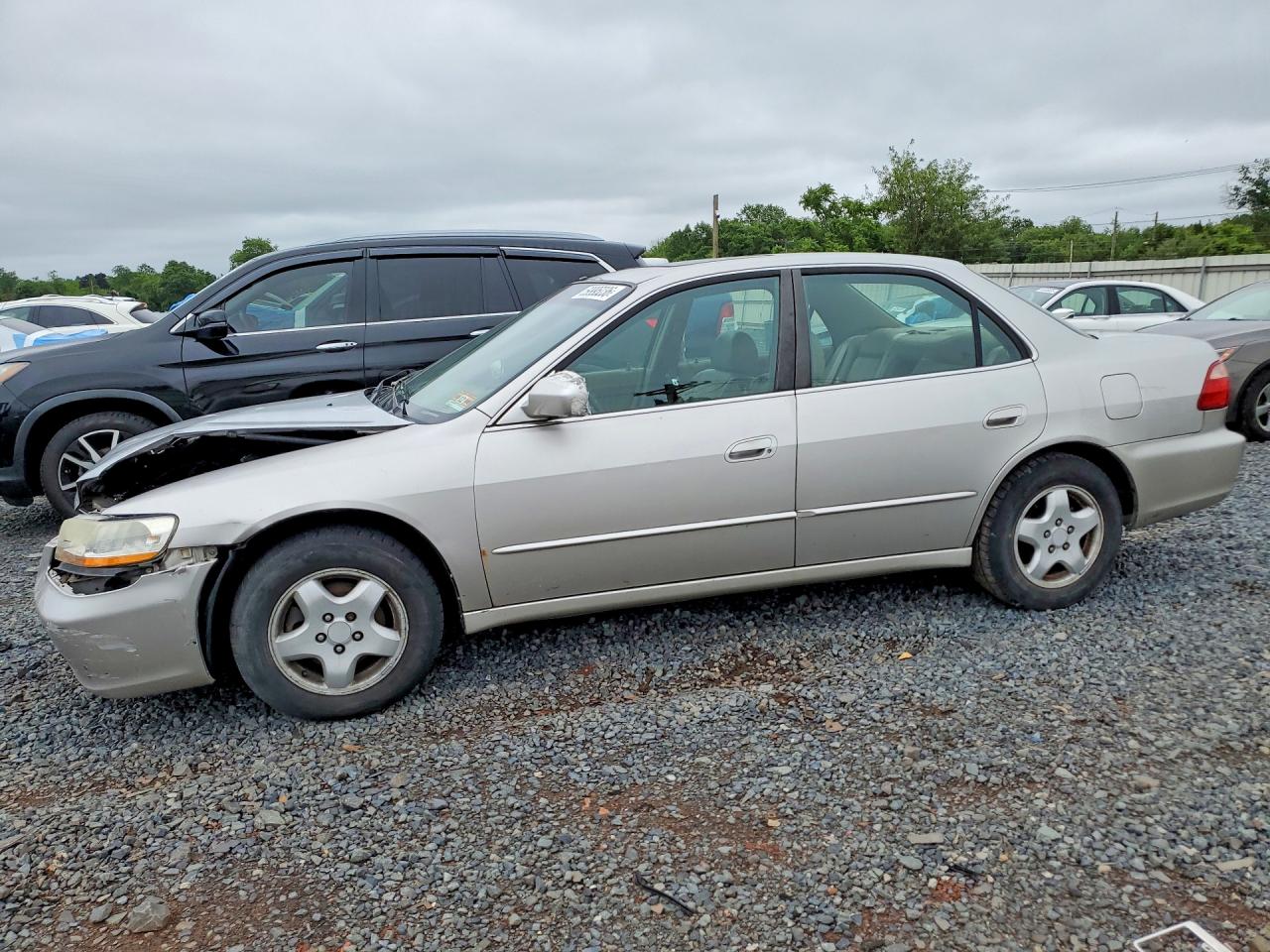 1HGCG1652WA040716 · 1998 HONDA ACCORD