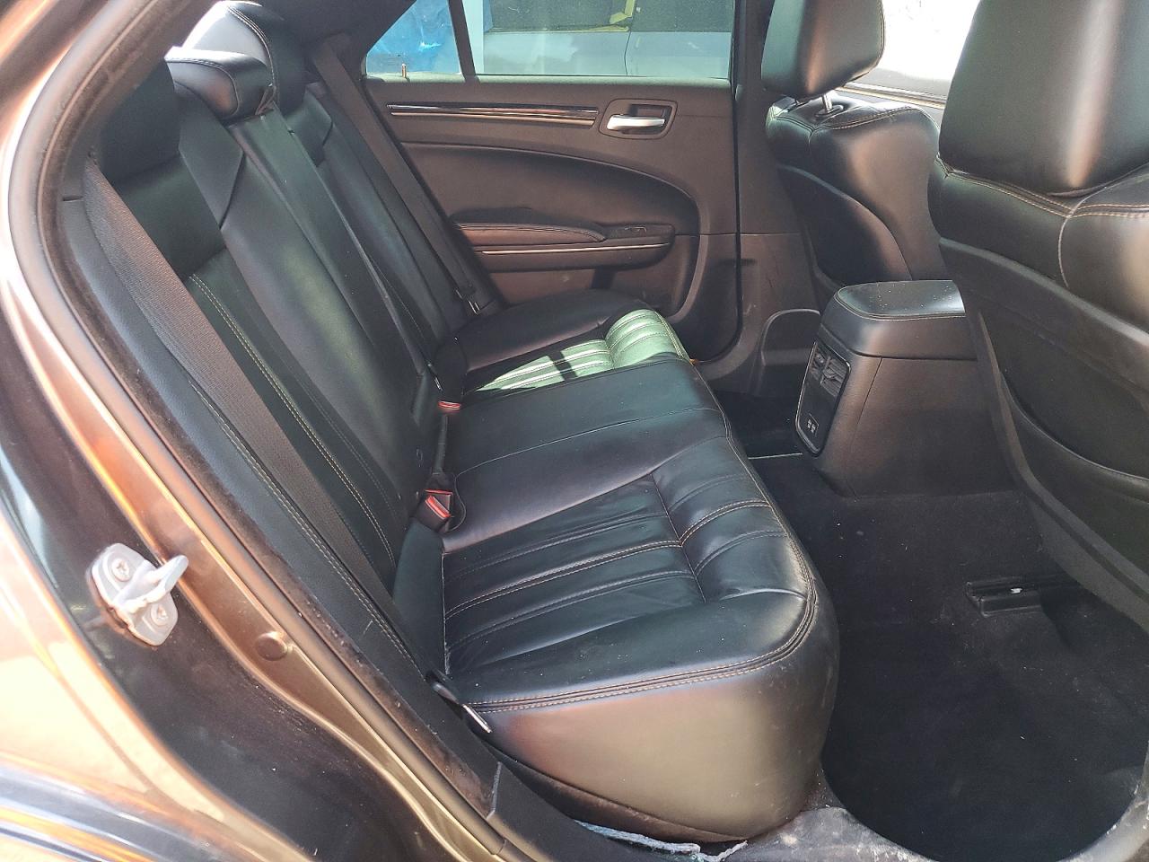 2C3CCAGG6KH550643 · 2019 CHRYSLER 300 · 10/13