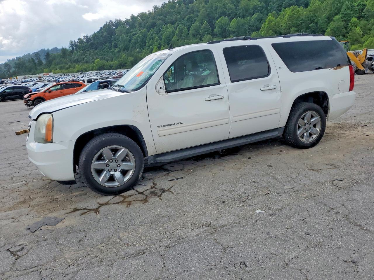 1GKS2KE33BR297172 · 2011 GMC YUKON XL