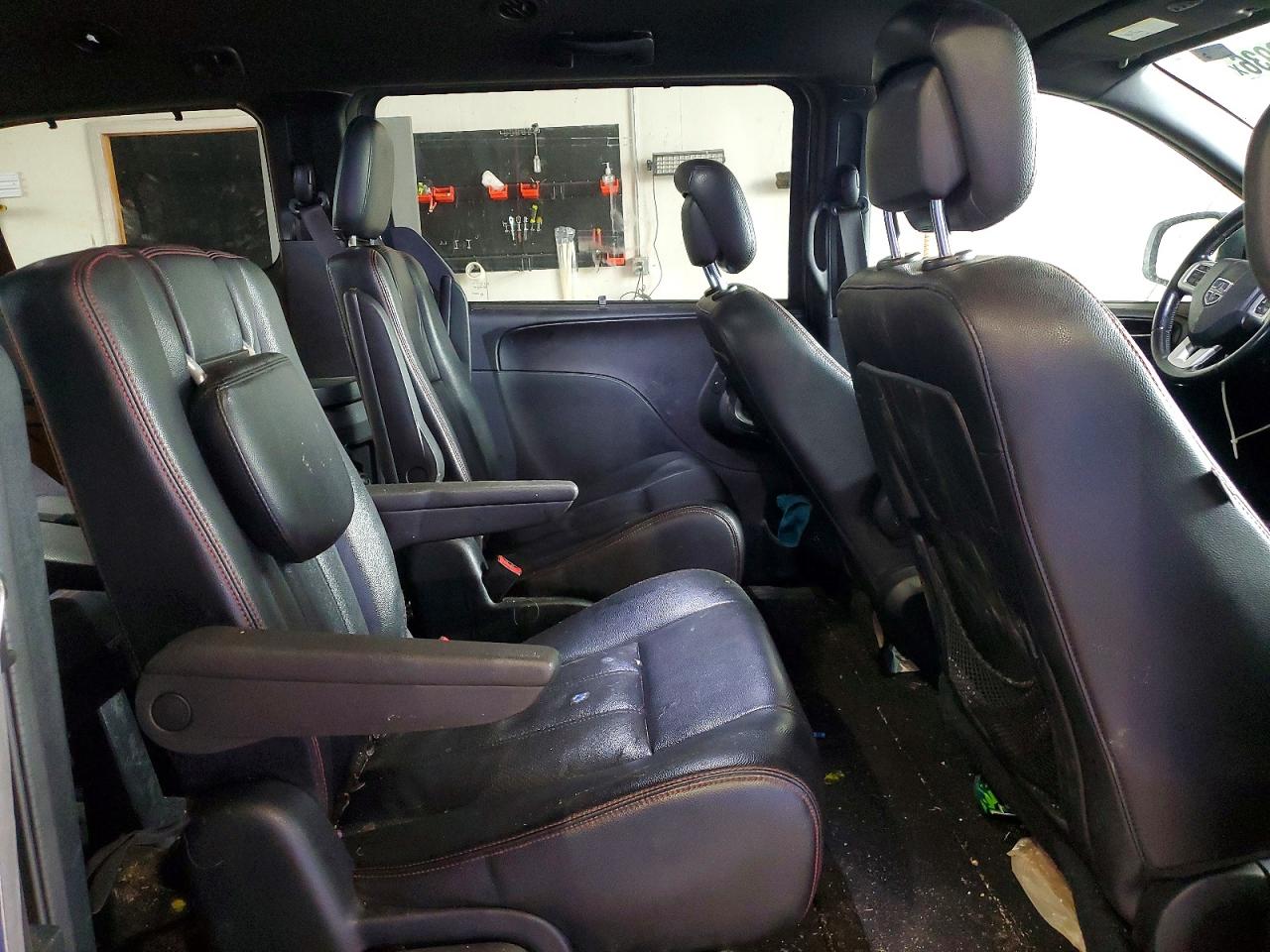 2C4RDGEG0HR766628 · 2017 DODGE GRAND CARAVAN · 10/12