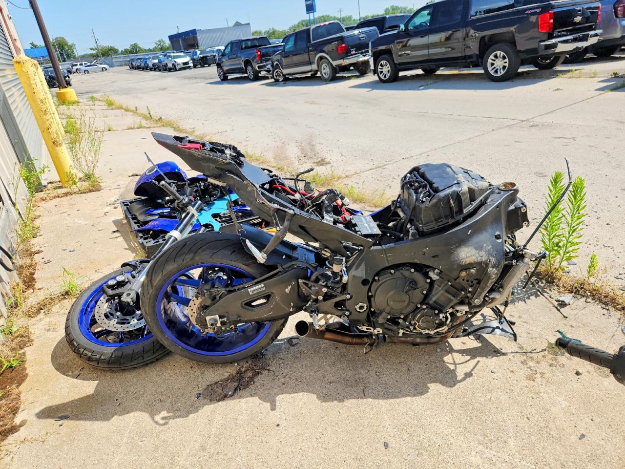 JYARN66E1NA002061 · 2022 YAMAHA YZFR1