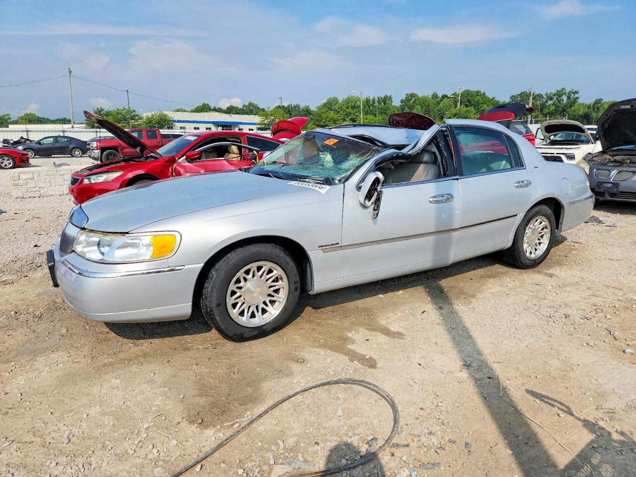 1LNFM83W6WY630754 · 1998 LINCOLN TOWN CAR