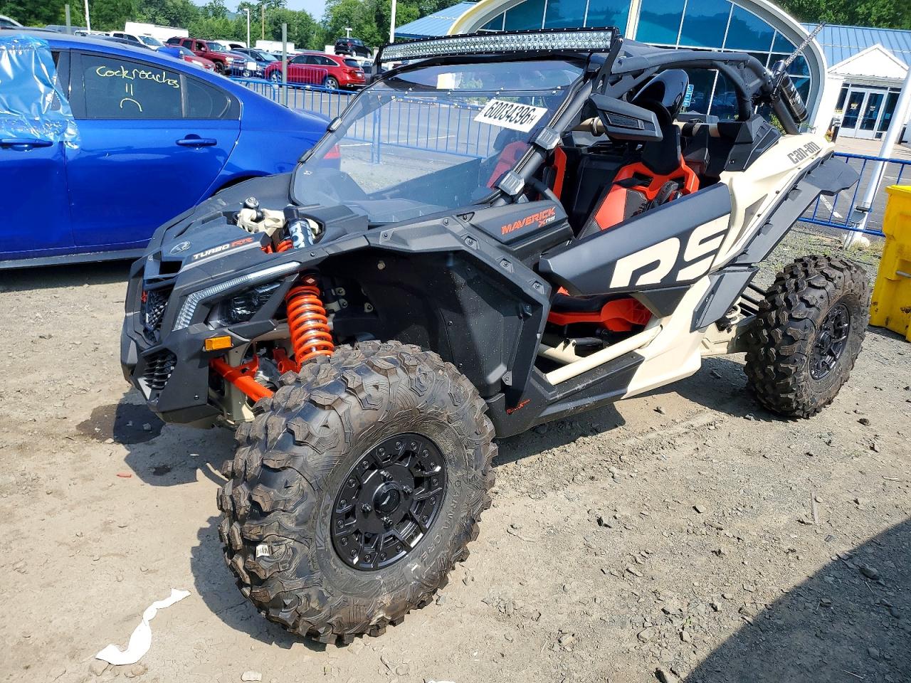 3JBVXAV42NE004748 · 2022 CAN-AM MAVERICK X3 · 2/10