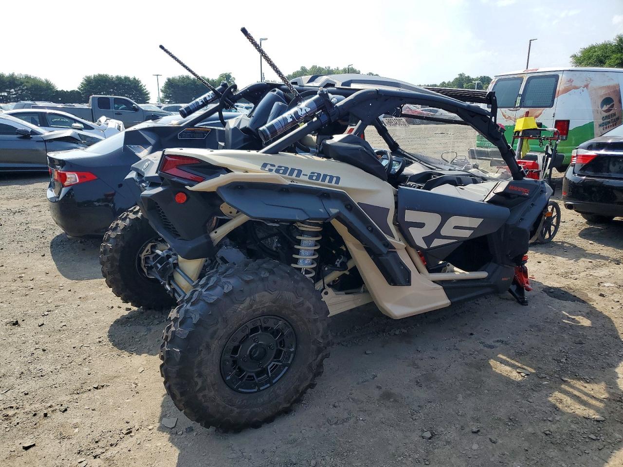 3JBVXAV42NE004748 · 2022 CAN-AM MAVERICK X3 · 4/10
