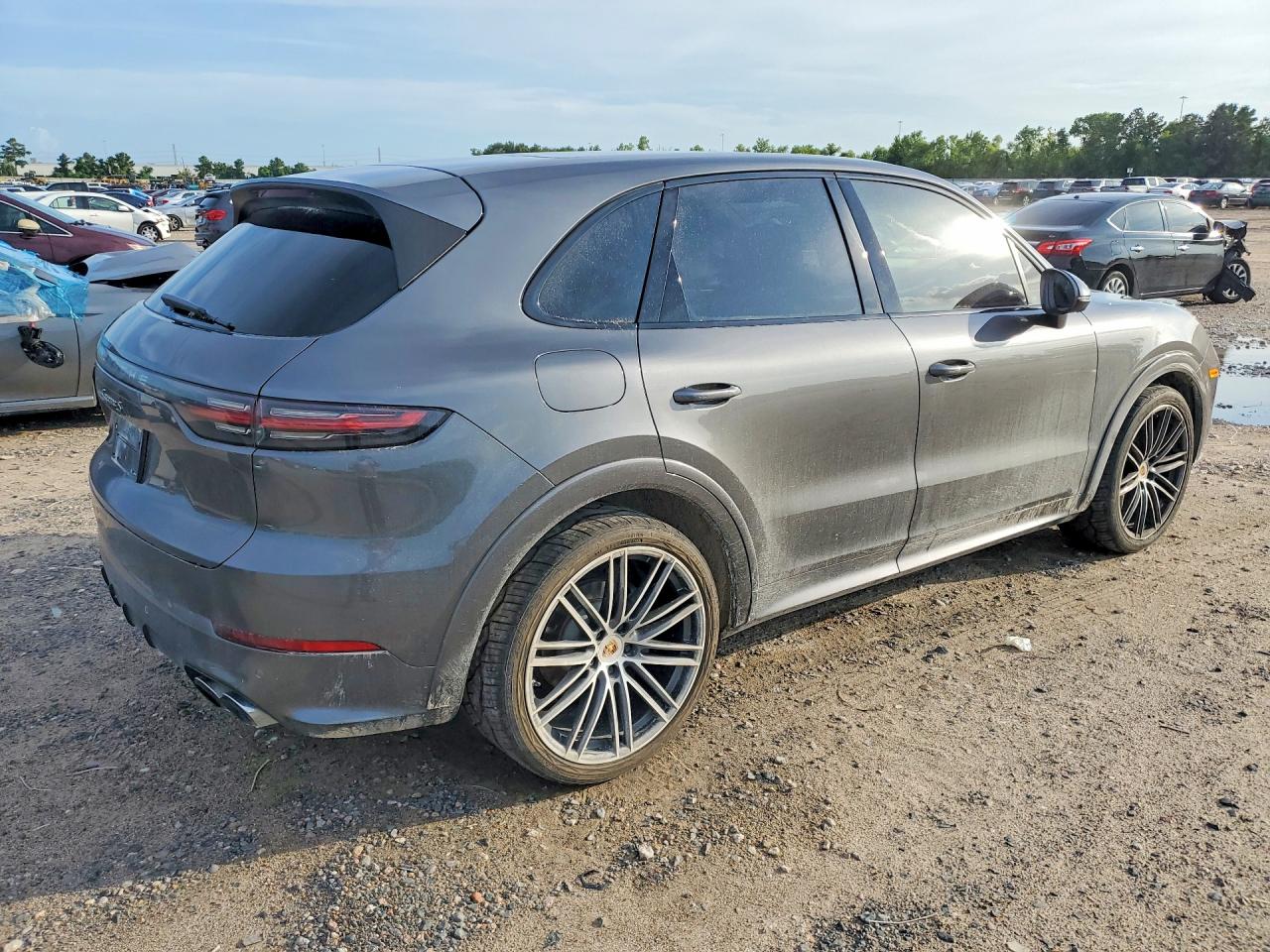 WP1AB2AY0KDA62412 · 2019 PORSCHE CAYENNE · 3/14