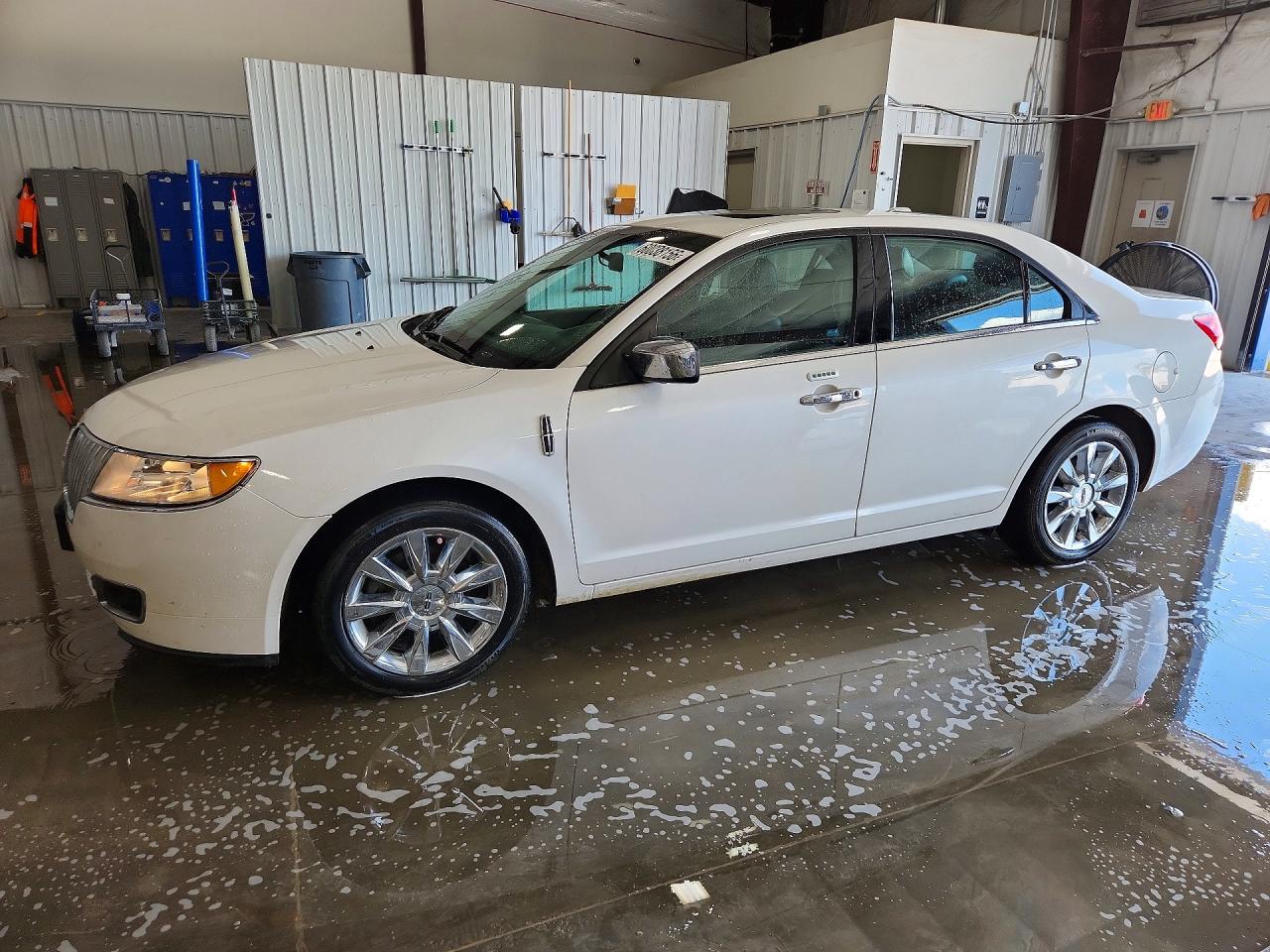 3LNHL2GC5CR819642 · 2012 LINCOLN MKZ