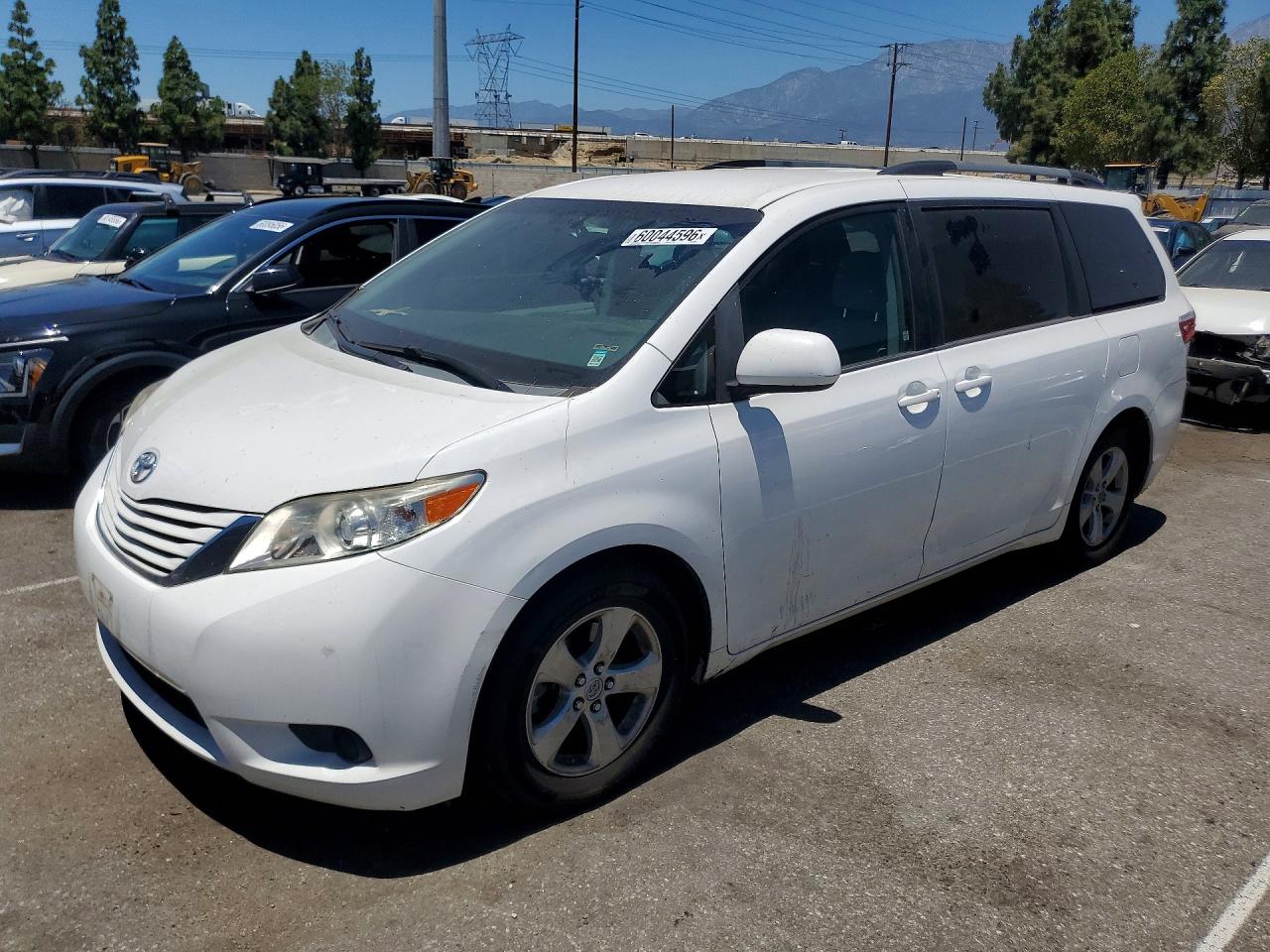 5TDKK3DC3FS630402 · 2015 TOYOTA SIENNA