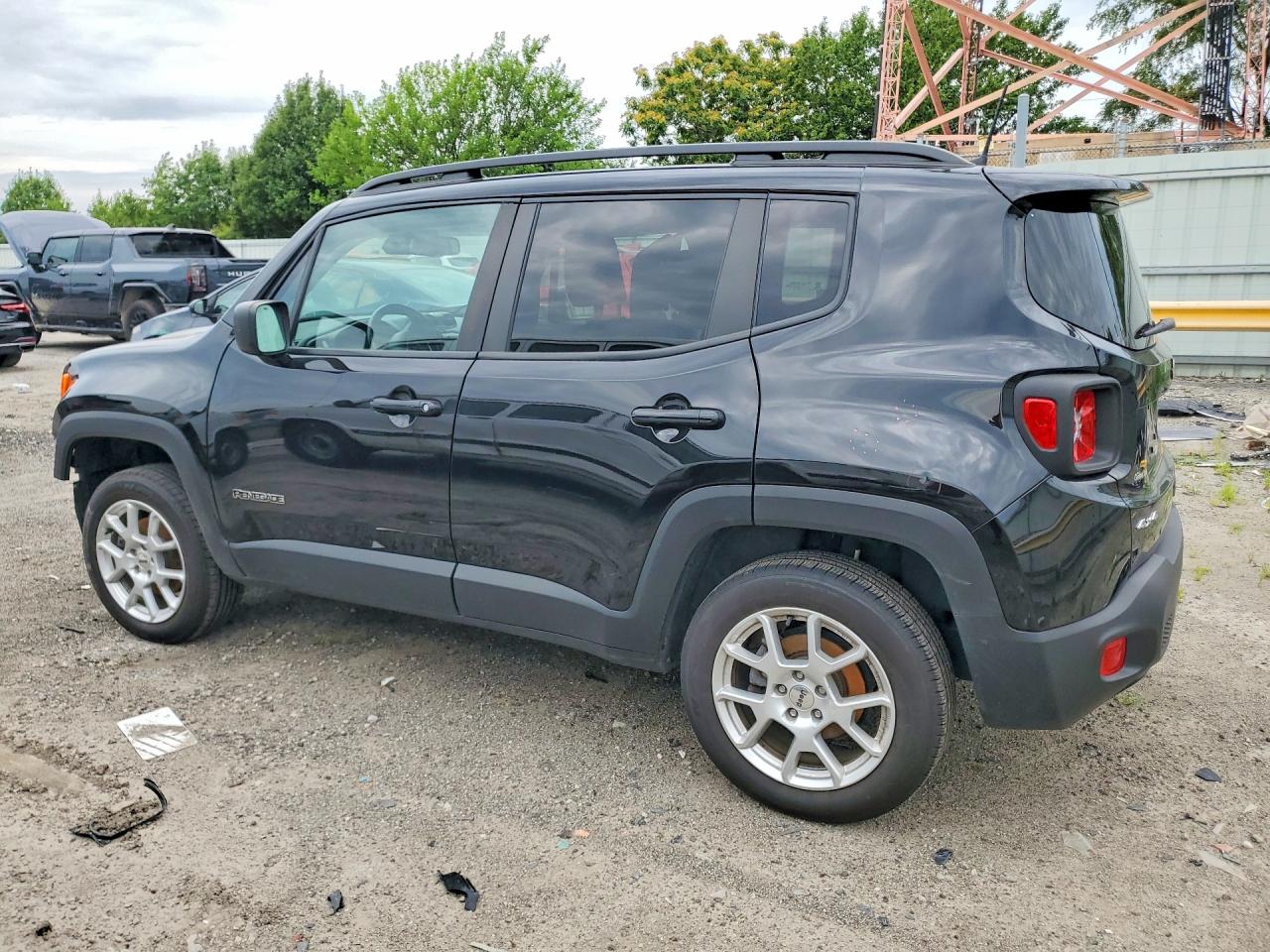 ZACNJDB12NPN64182 · 2022 JEEP RENEGADE · 2/13
